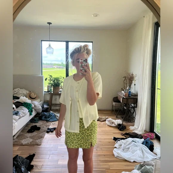 Green floral skirt. - Picture 4 of 4